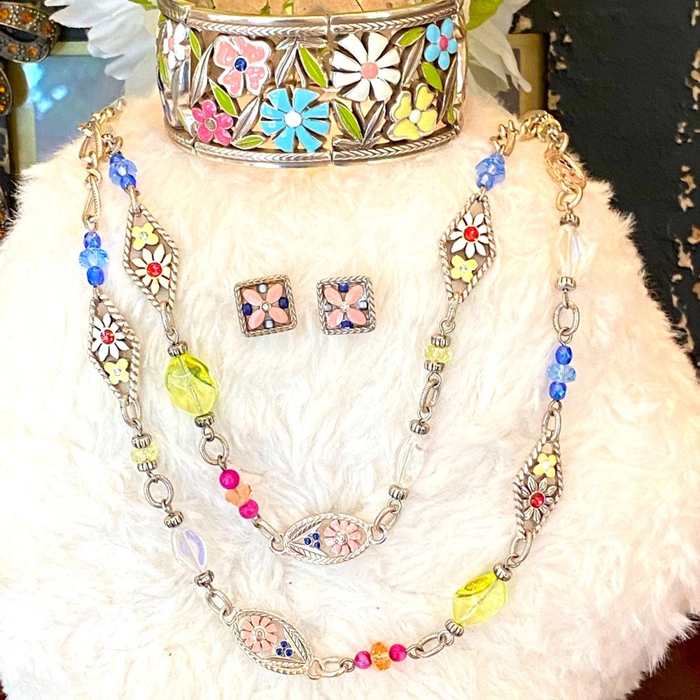 🛍Treat You Time🛍 is your wardrobe, spring ready? Come on in and shop🛍️ - Picture 12 of 16